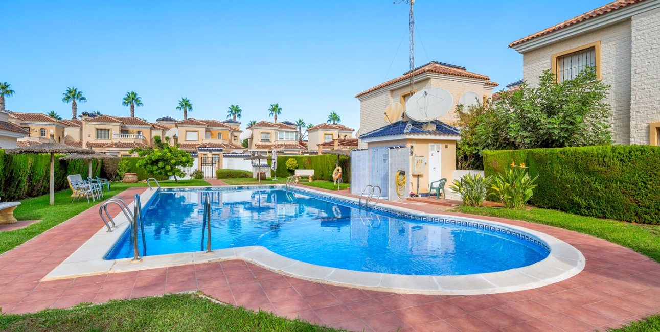Resale - Villa -
Guardamar del Segura - El Raso