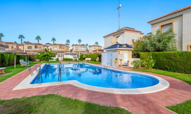 Resale - Villa -
Guardamar del Segura - El Raso