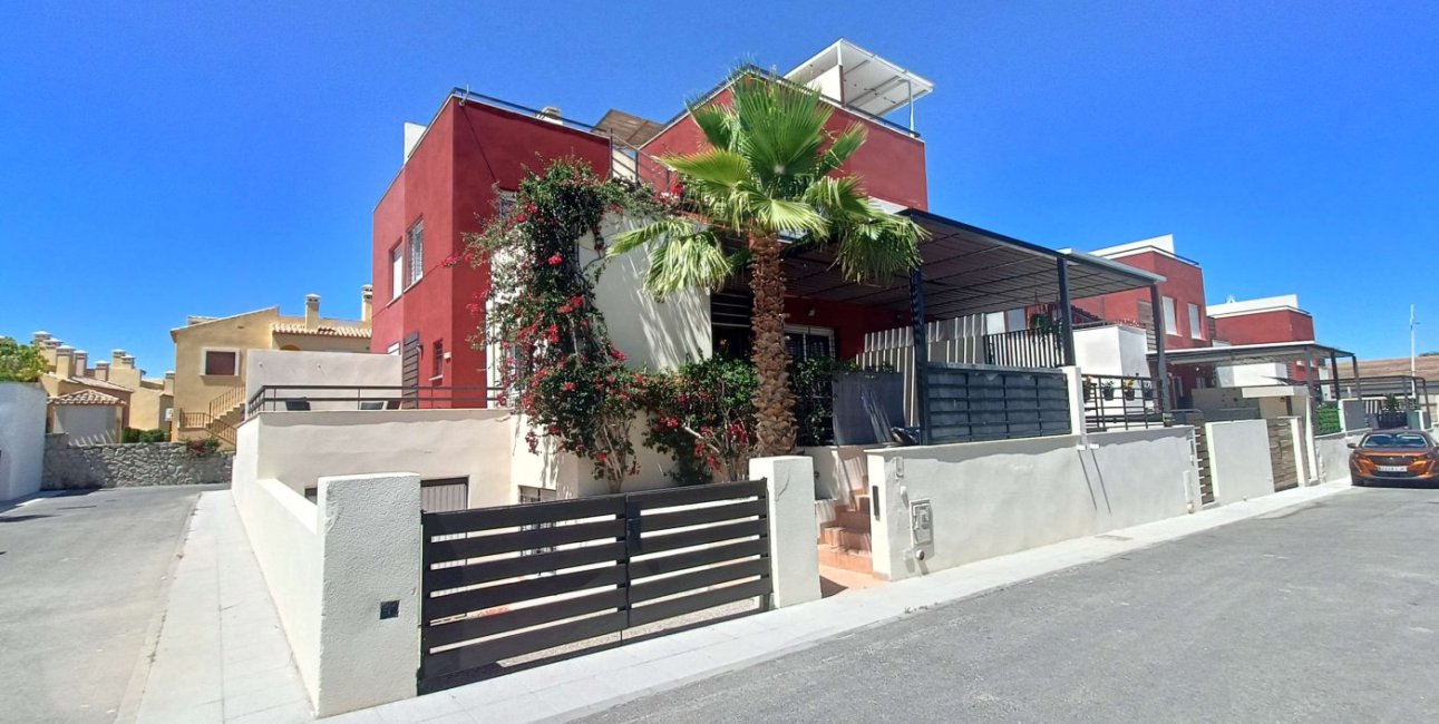 Resale - Townhouse -
Algorfa - La Finca Golf Resort