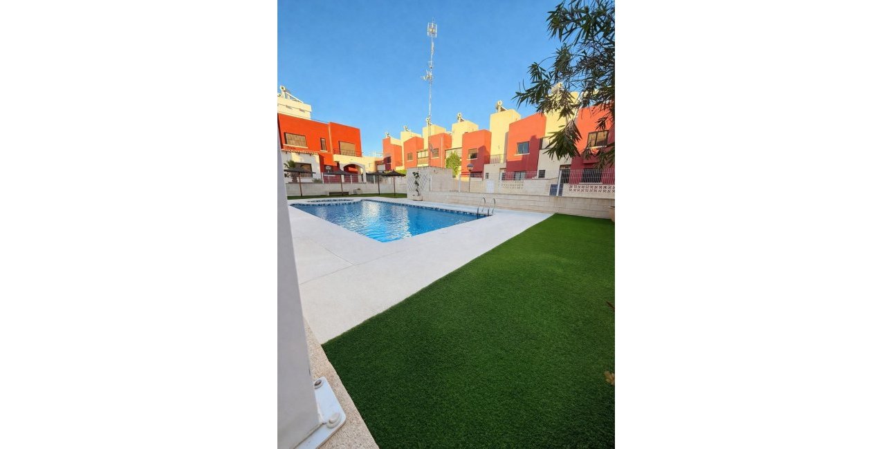 Reventa - Adosado -
Torrevieja - Aguas Nuevas