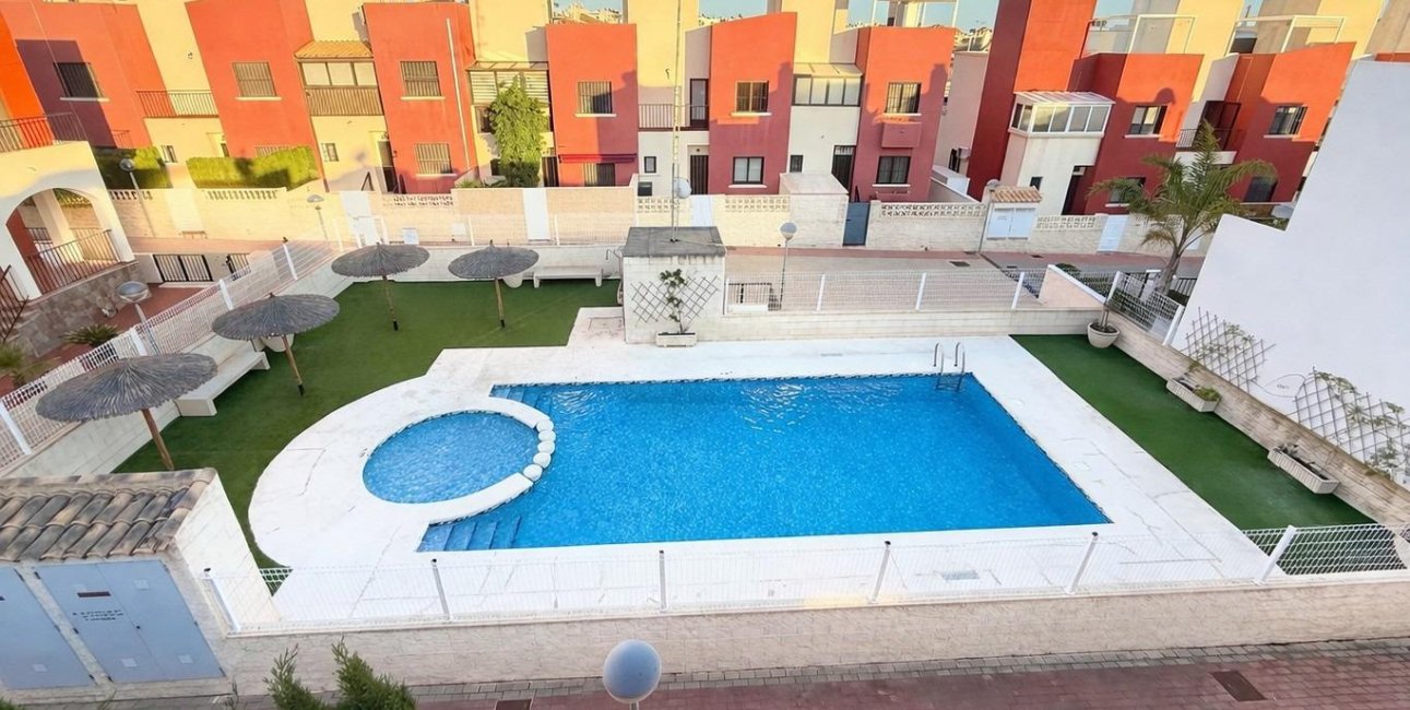 Reventa - Adosado -
Torrevieja - Aguas Nuevas