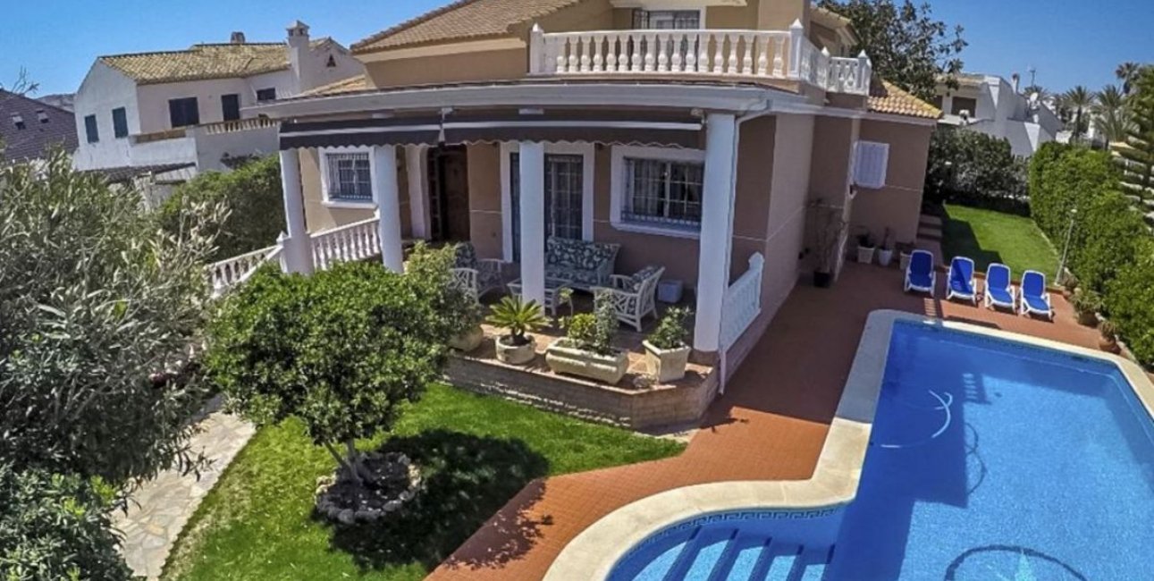 Resale - Villa -
Torrevieja - La Mata