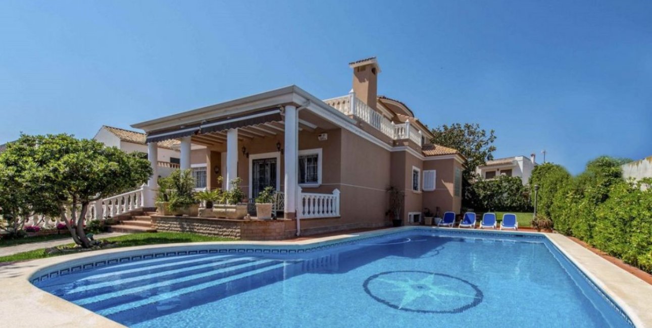 Resale - Villa -
Torrevieja - La Mata