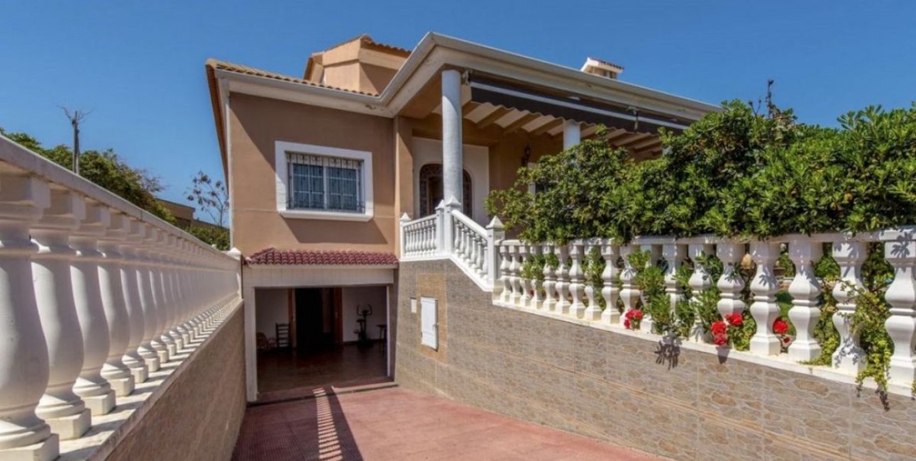 Resale - Villa -
Torrevieja - La Mata