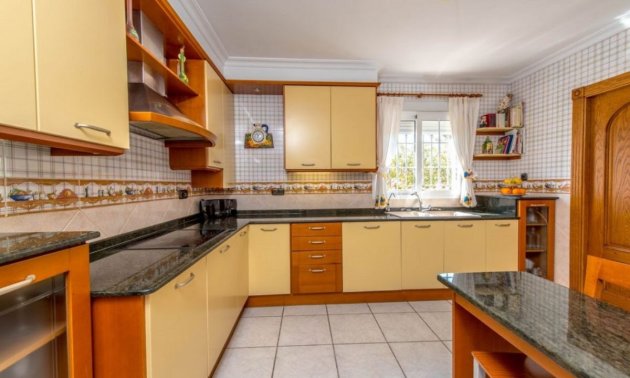 Resale - Villa -
Torrevieja - La Mata
