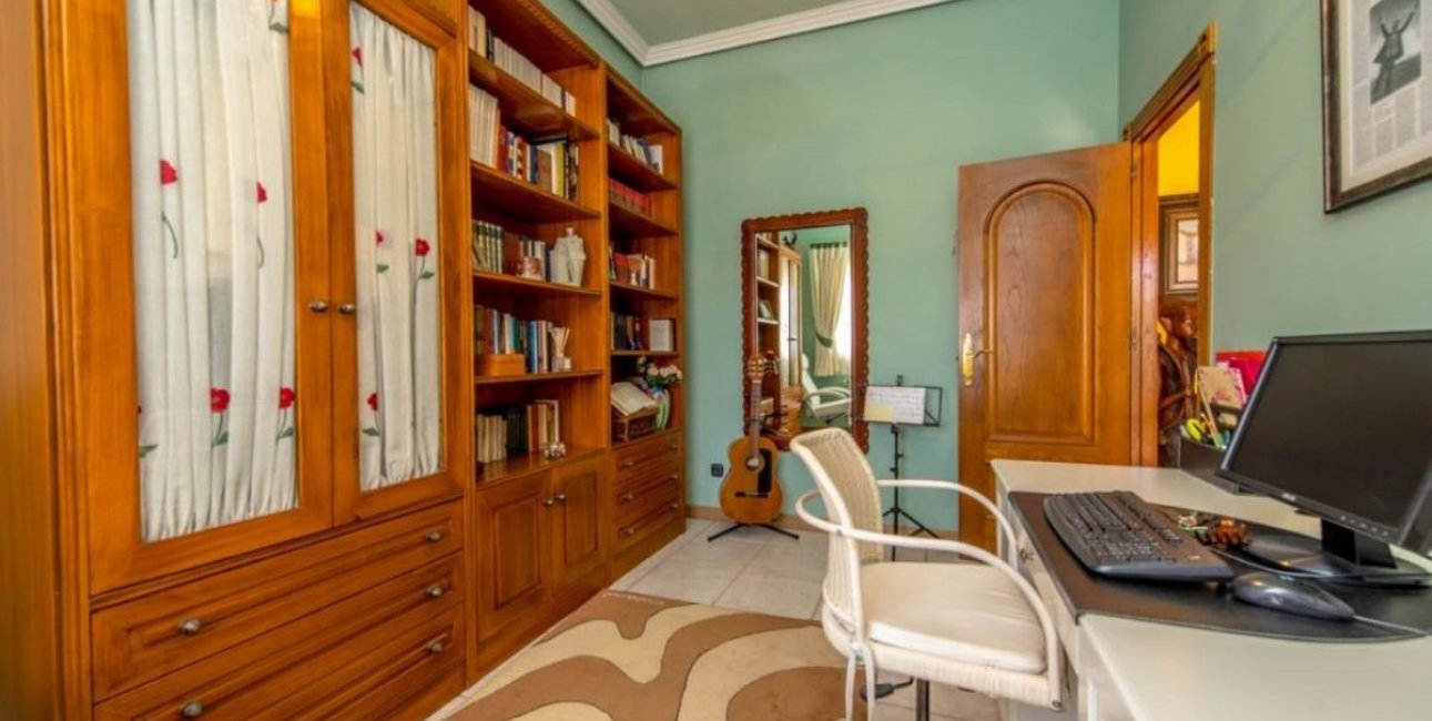 Resale - Villa -
Torrevieja - La Mata