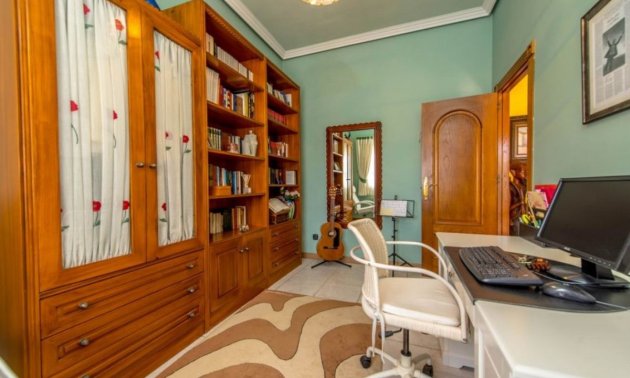 Resale - Villa -
Torrevieja - La Mata