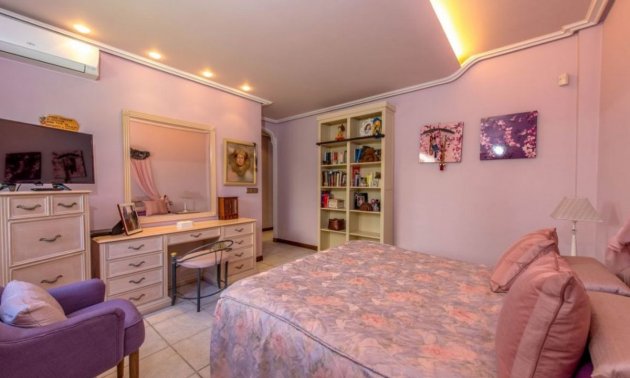 Resale - Villa -
Torrevieja - La Mata