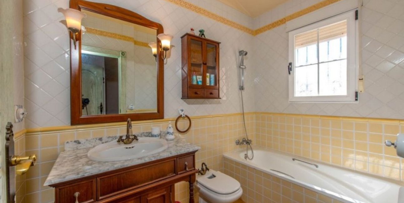 Resale - Villa -
Torrevieja - La Mata