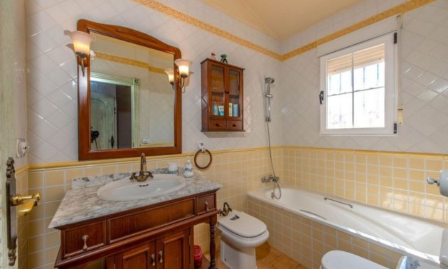 Resale - Villa -
Torrevieja - La Mata