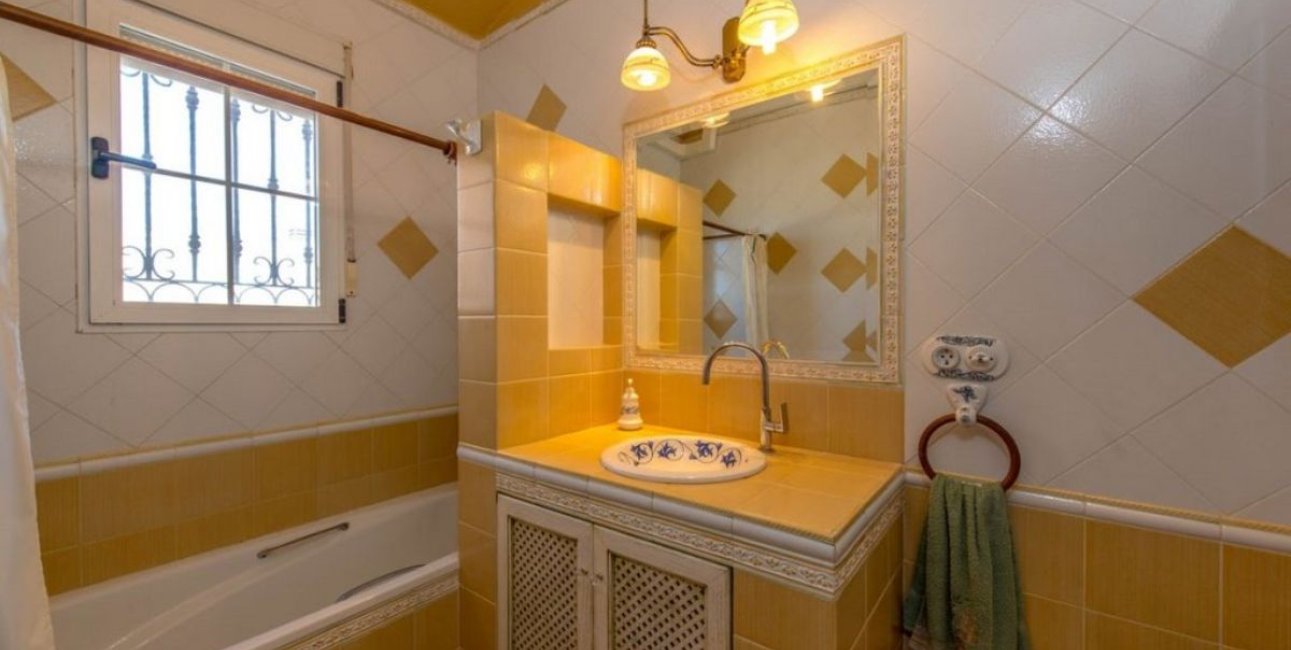 Resale - Villa -
Torrevieja - La Mata