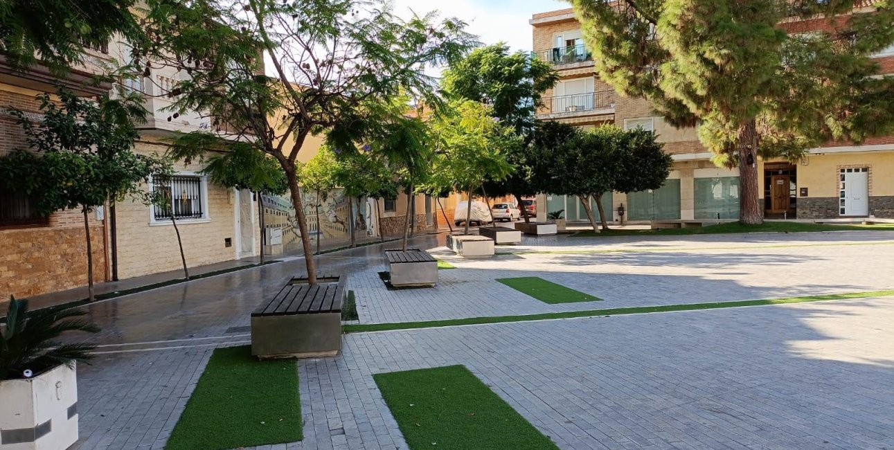 Resale - Local -
Benferri - PLAZA DE LA CONSTITUCION