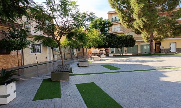 Resale - Local -
Benferri - PLAZA DE LA CONSTITUCION
