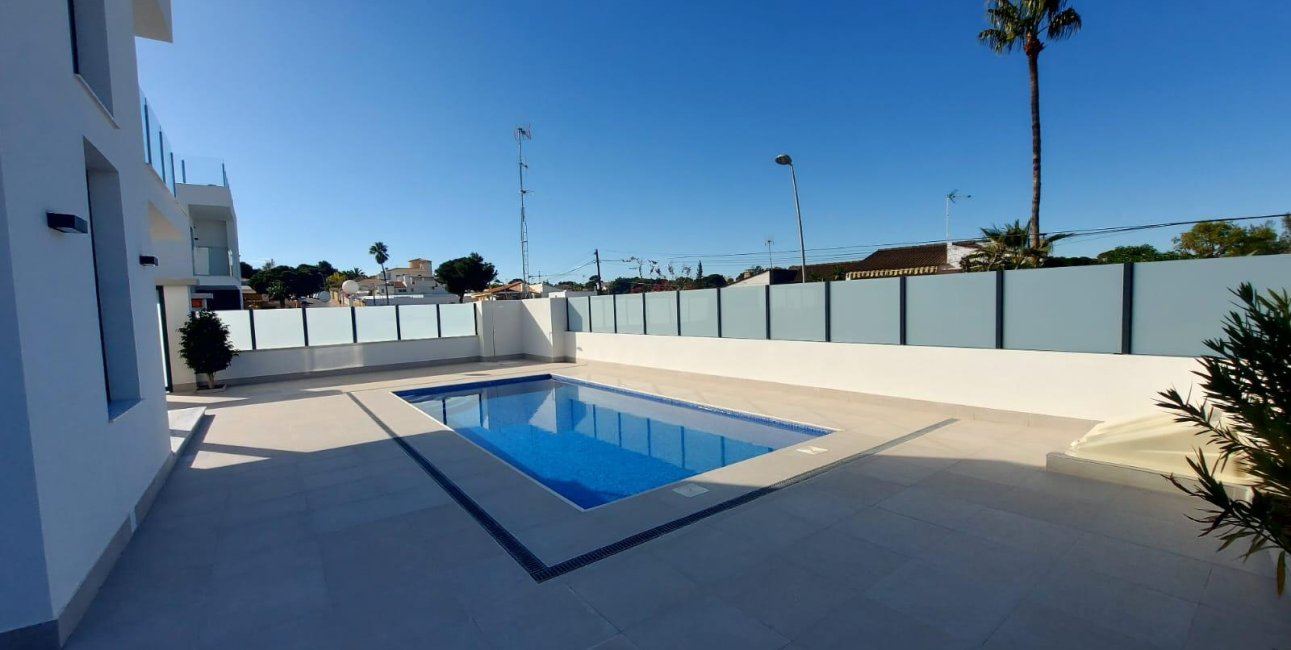 Resale - Villa -
Torrevieja - Los Balcones - Los Altos del Edén