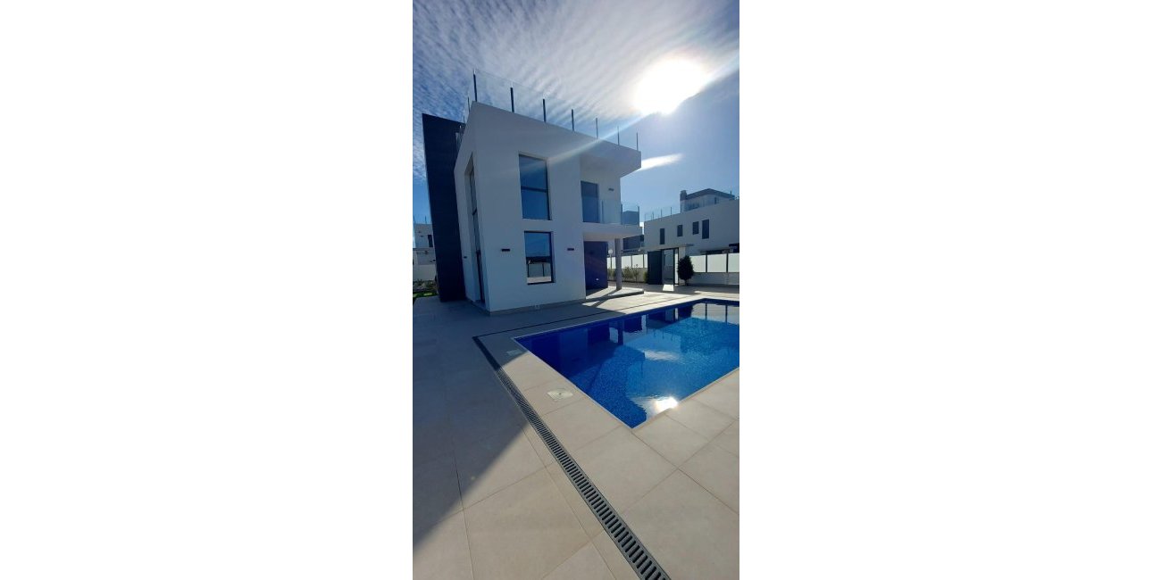 Resale - Villa -
Torrevieja - Los Balcones - Los Altos del Edén