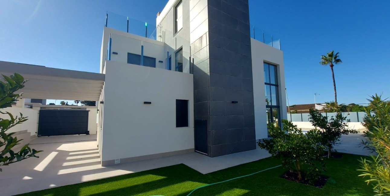 Resale - Villa -
Torrevieja - Los Balcones - Los Altos del Edén
