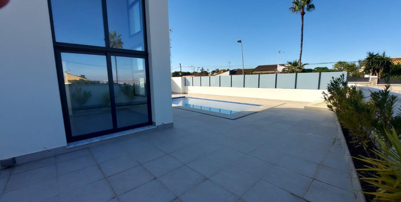 Resale - Villa -
Torrevieja - Los Balcones - Los Altos del Edén