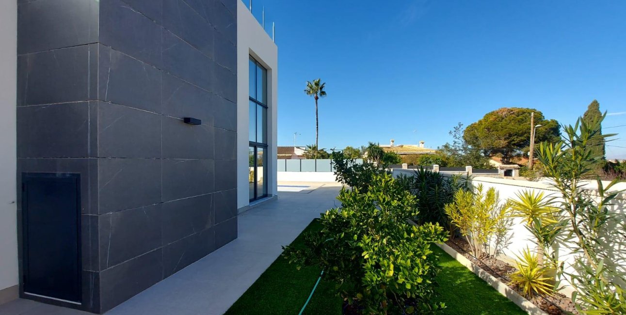 Resale - Villa -
Torrevieja - Los Balcones - Los Altos del Edén