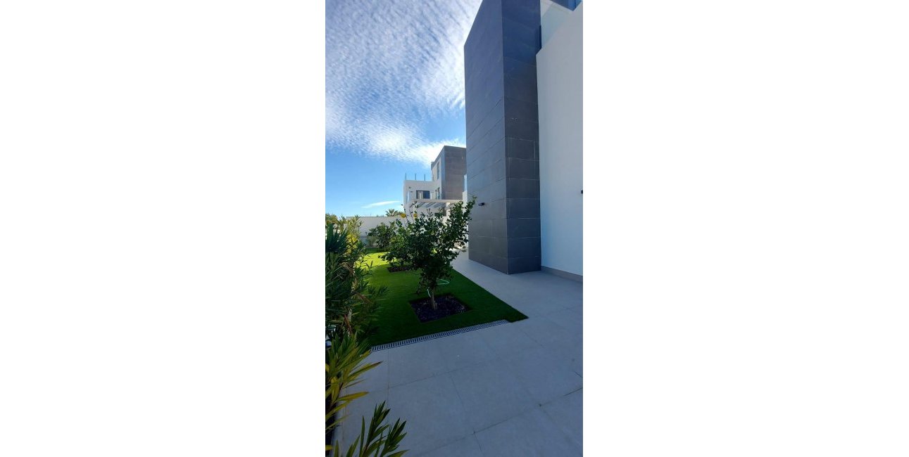 Resale - Villa -
Torrevieja - Los Balcones - Los Altos del Edén