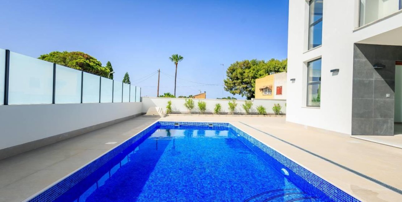 Resale - Villa -
Torrevieja - Los Balcones - Los Altos del Edén