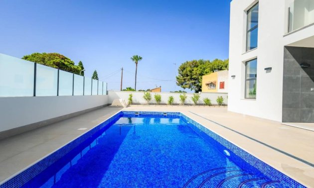 Resale - Villa -
Torrevieja - Los Balcones - Los Altos del Edén