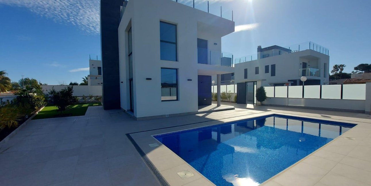 Resale - Villa -
Torrevieja - Los Balcones - Los Altos del Edén