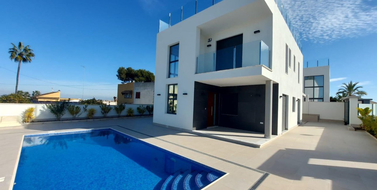 Resale - Villa -
Torrevieja - Los Balcones - Los Altos del Edén