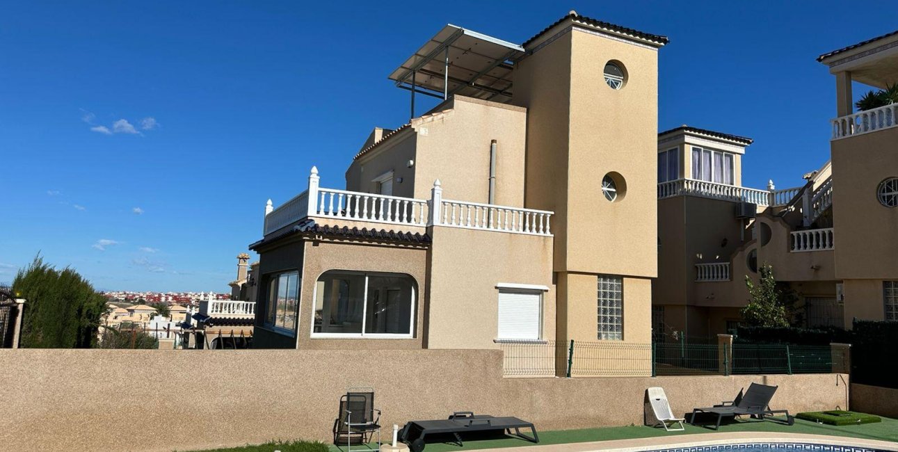 Resale - Villa -
Torrevieja - VILLAMARTIN