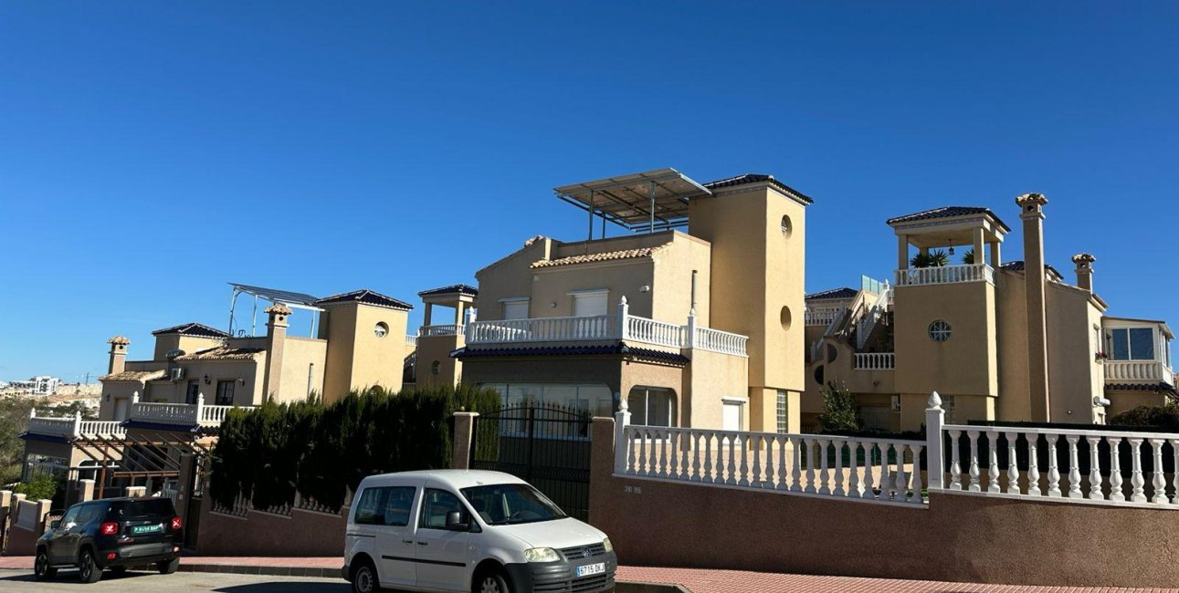 Resale - Villa -
Torrevieja - VILLAMARTIN