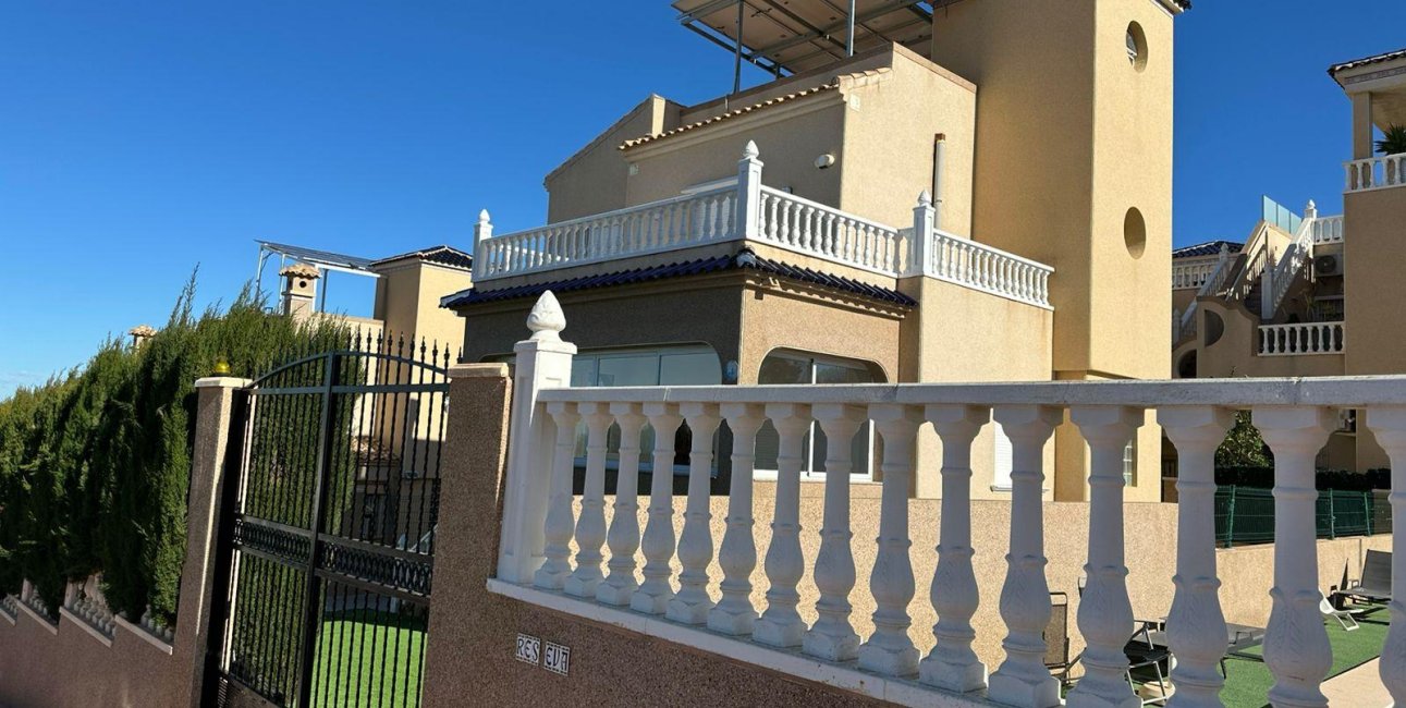 Resale - Villa -
Torrevieja - VILLAMARTIN