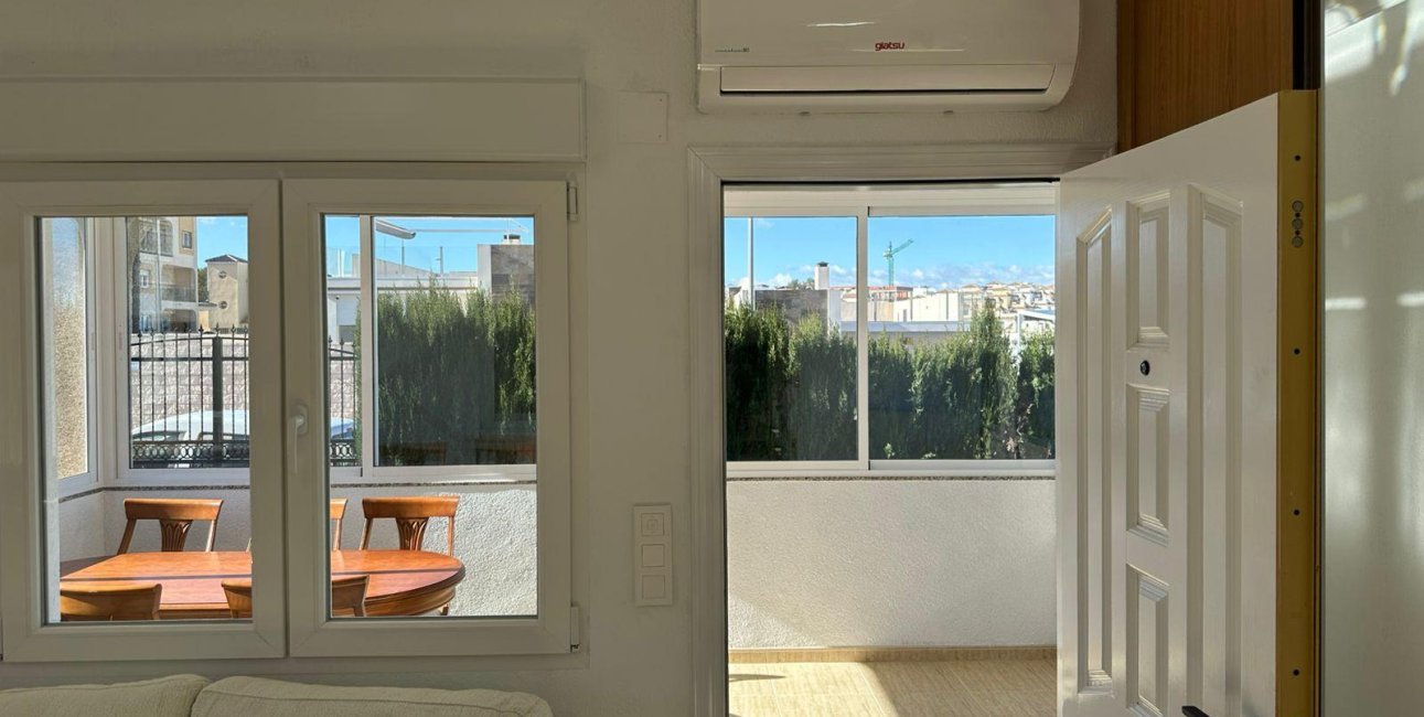 Resale - Villa -
Torrevieja - VILLAMARTIN