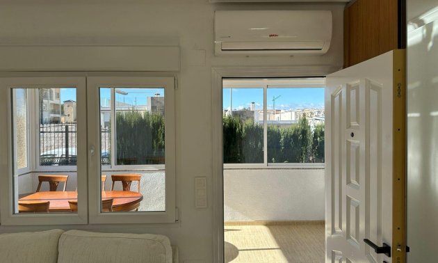 Resale - Villa -
Torrevieja - VILLAMARTIN