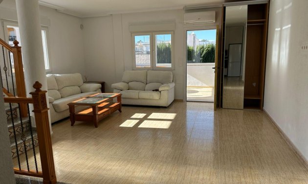 Resale - Villa -
Torrevieja - VILLAMARTIN