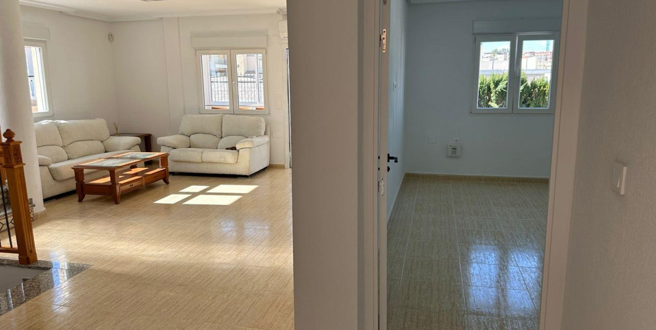 Resale - Villa -
Torrevieja - VILLAMARTIN