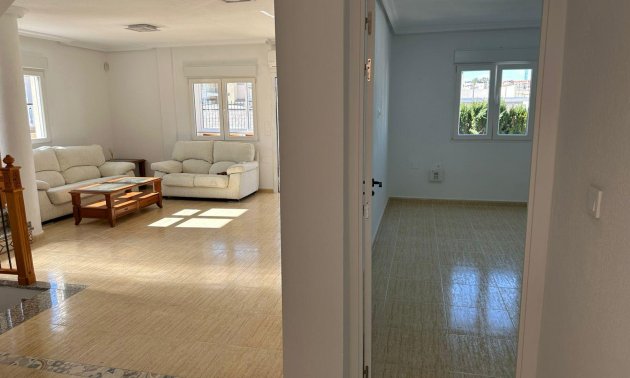 Resale - Villa -
Torrevieja - VILLAMARTIN