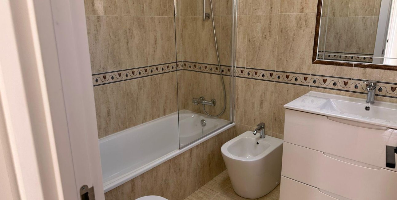 Resale - Villa -
Torrevieja - VILLAMARTIN