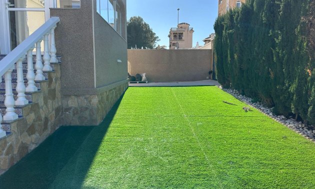 Resale - Villa -
Torrevieja - VILLAMARTIN