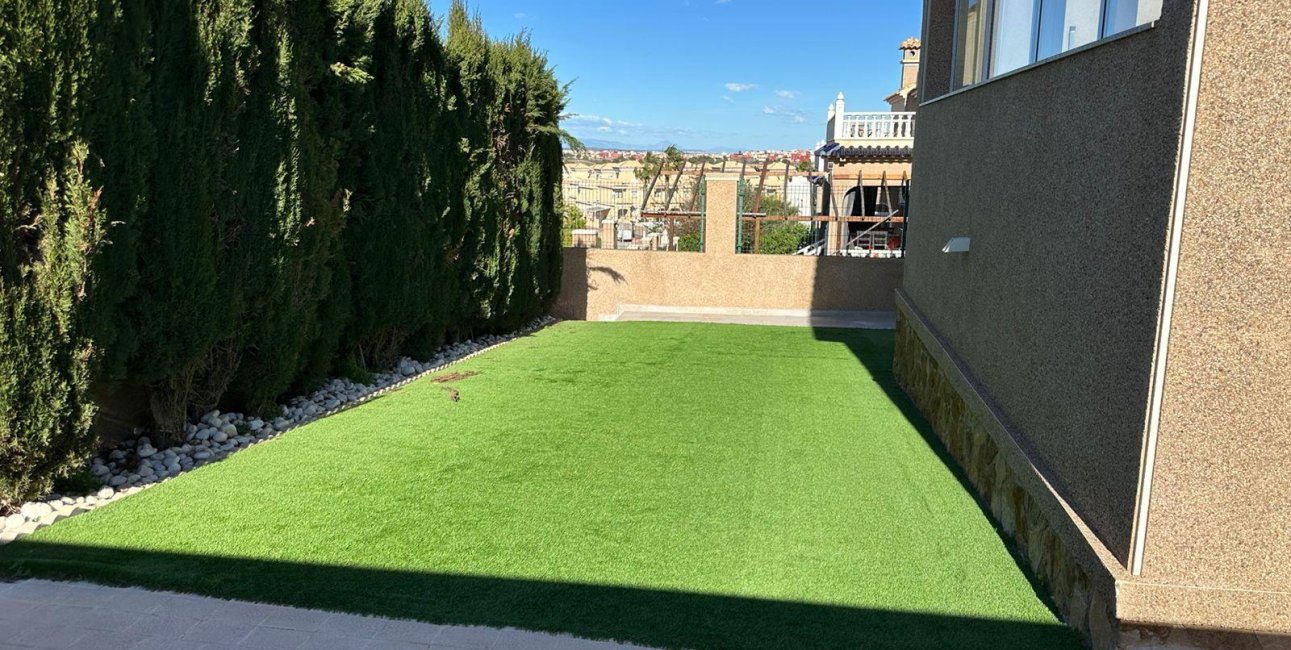 Resale - Villa -
Torrevieja - VILLAMARTIN