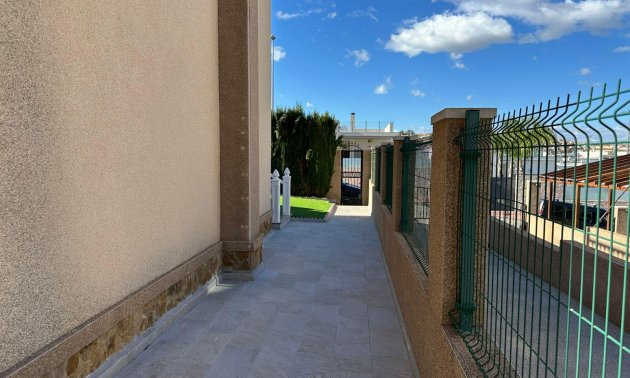 Resale - Villa -
Torrevieja - VILLAMARTIN