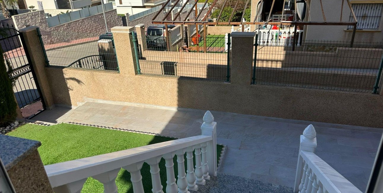 Resale - Villa -
Torrevieja - VILLAMARTIN