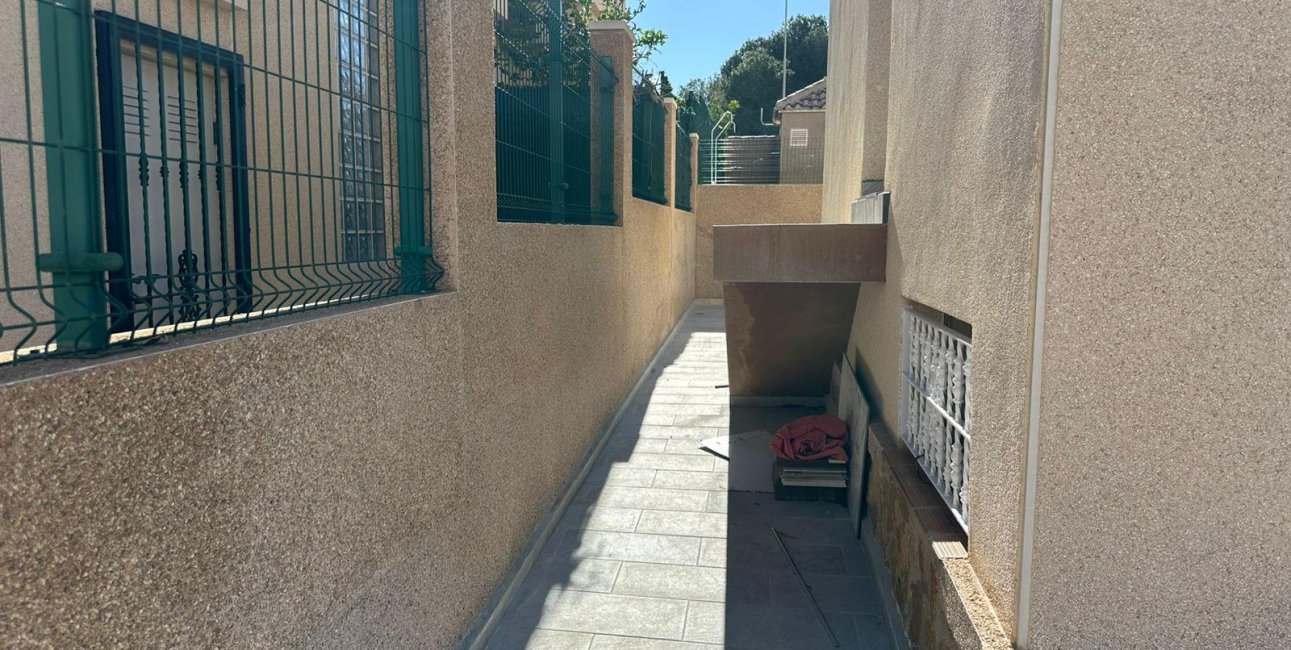 Resale - Villa -
Torrevieja - VILLAMARTIN