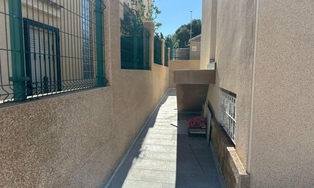 Resale - Villa -
Torrevieja - VILLAMARTIN