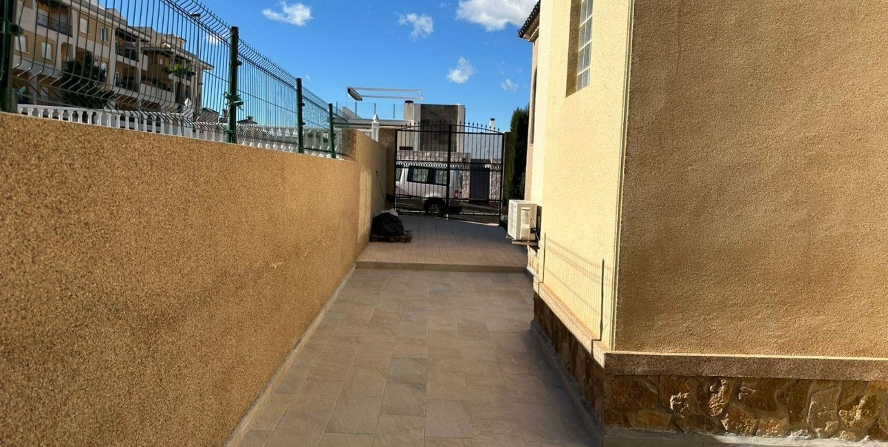 Resale - Villa -
Torrevieja - VILLAMARTIN