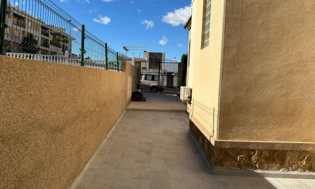 Resale - Villa -
Torrevieja - VILLAMARTIN