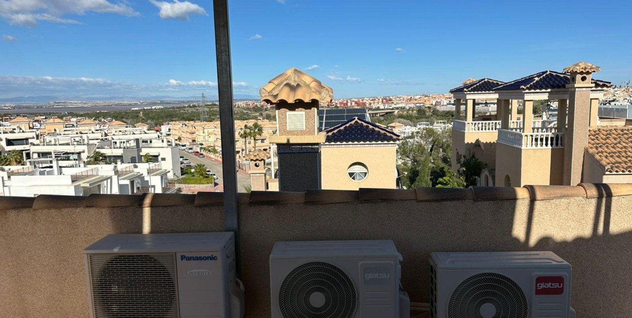 Resale - Villa -
Torrevieja - VILLAMARTIN