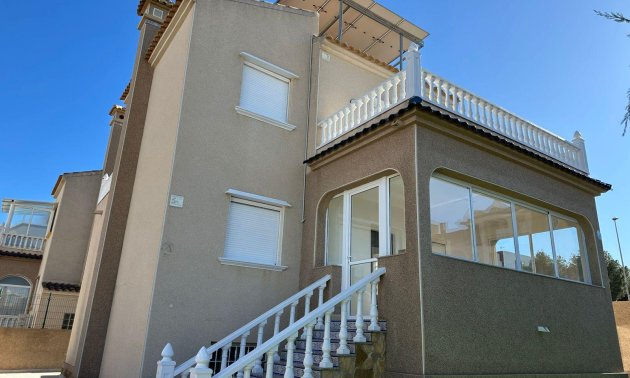 Resale - Villa -
Torrevieja - VILLAMARTIN