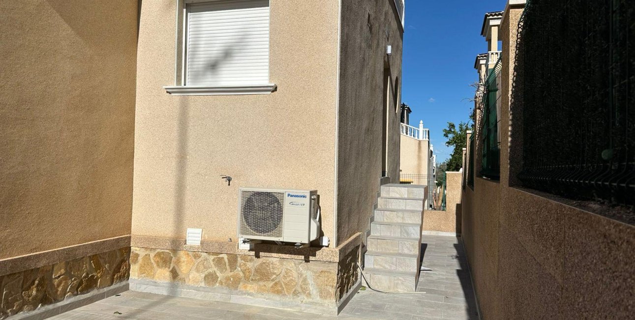 Resale - Villa -
Torrevieja - VILLAMARTIN