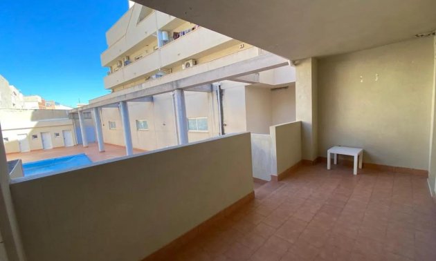 Resale - Apartment / flat -
Redován - PUEBLO
