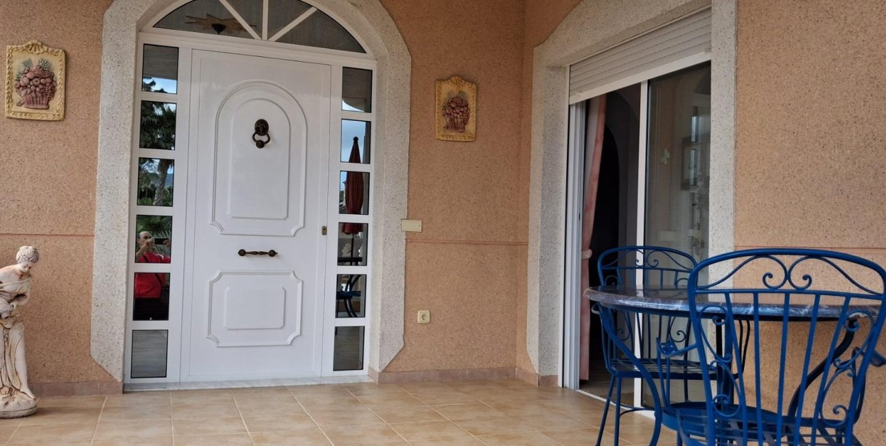 Resale - Villa -
Benferri - Benfis Park