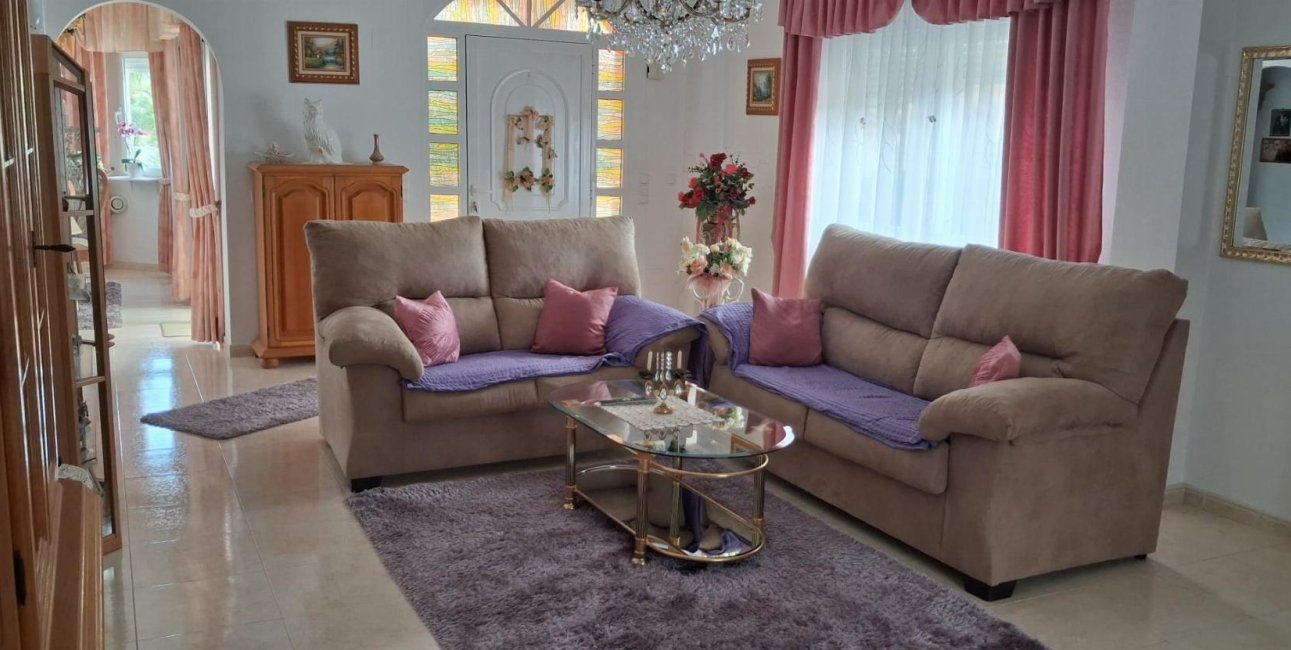 Resale - Villa -
Benferri - Benfis Park